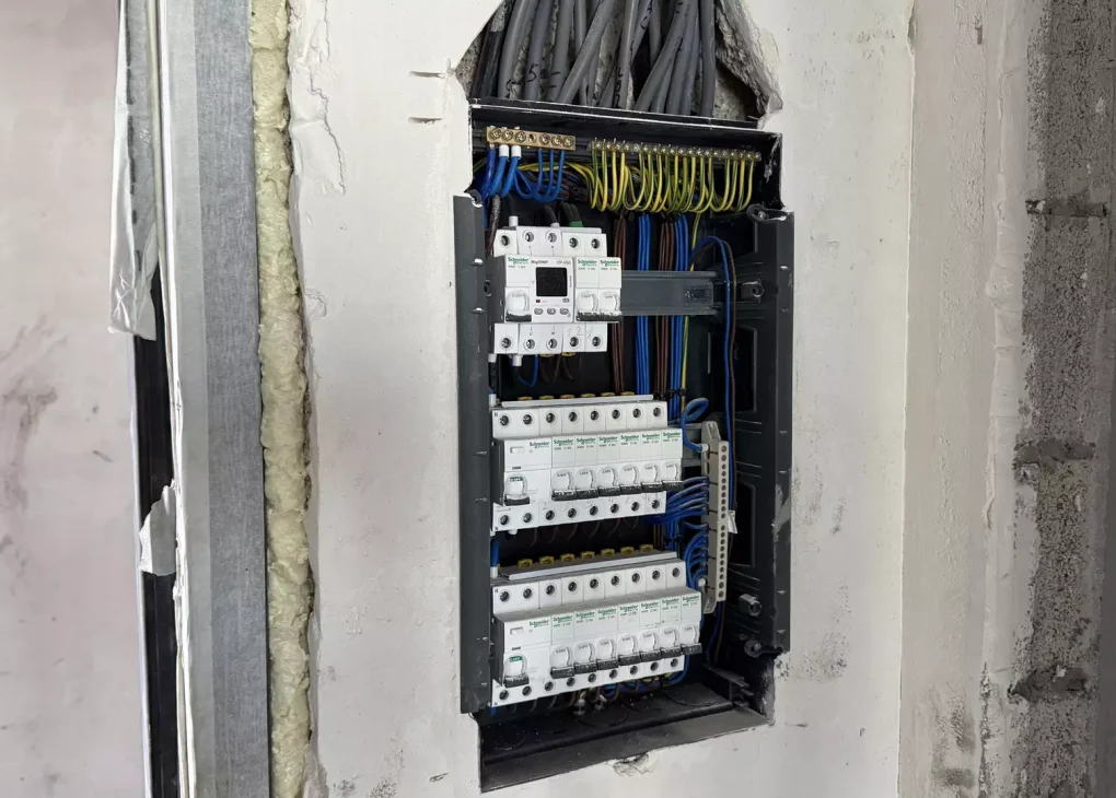 remont-kvartiry-studii-55m2-pod-klyuch-bst-elektromontazh-4